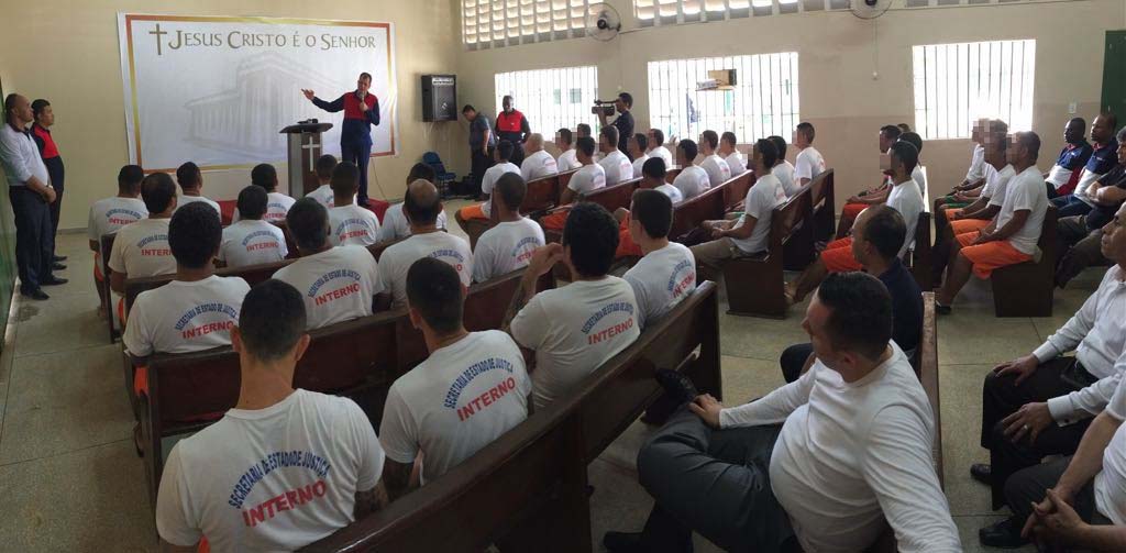 Imagem de capa - UNP Rondônia: 22 presos são batizados nas águas